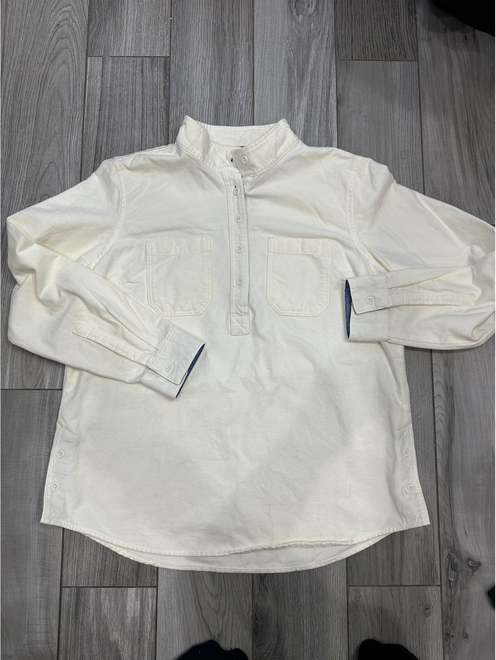 L.L.Bean women’s White Long Sleeve button up Shirt Large